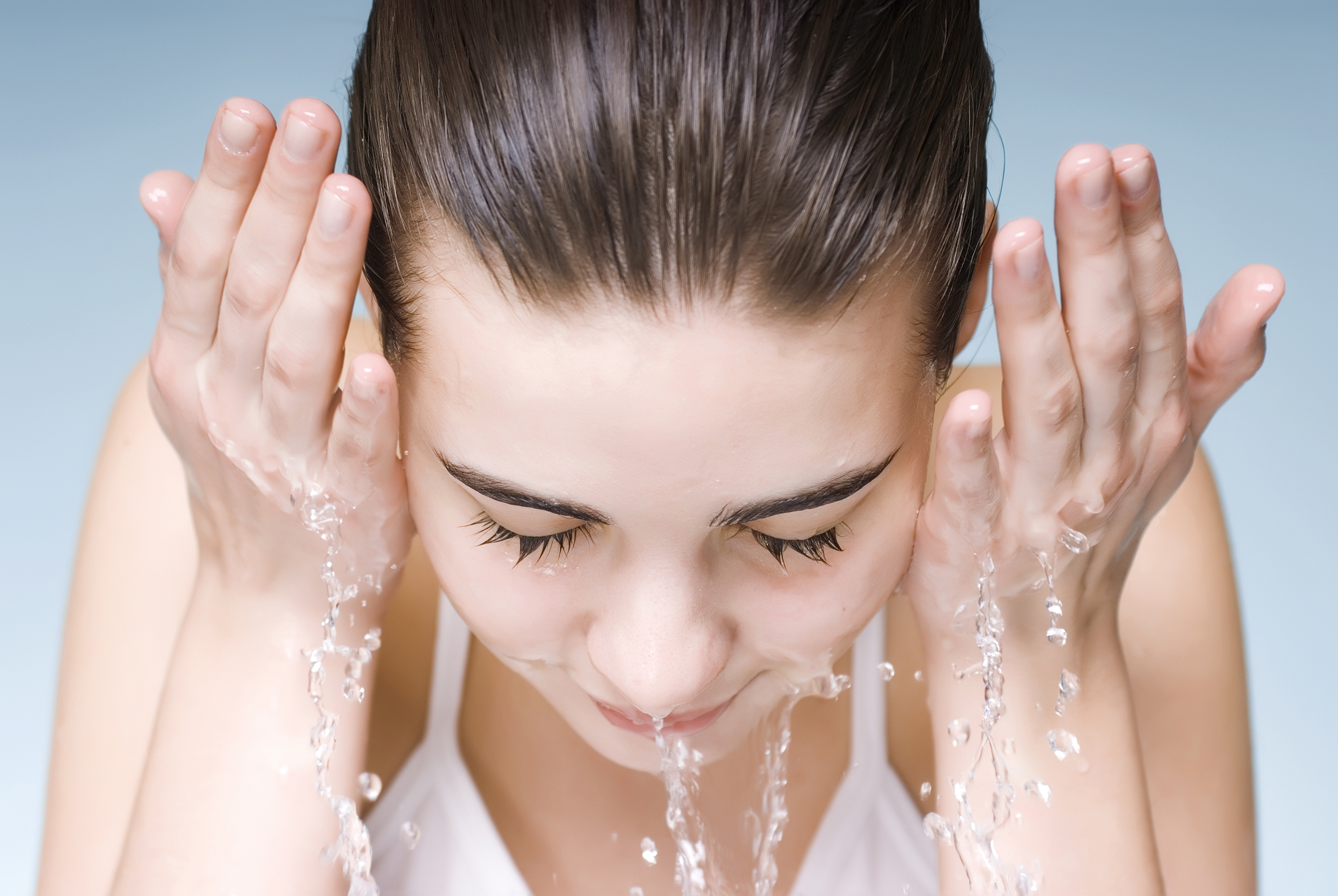 WashingFace_Women_SkinCare_StockLifestyle_StockImage_U.S_istock.jpg