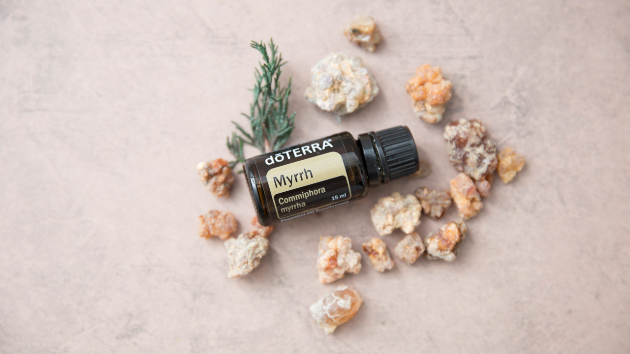 Bottle of Myrrh oil with myrrh resin. Discover the uses and benefits of this essential oil.